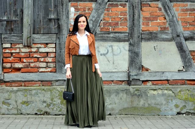 Co ubrać do plisowanej spódnicy, by zawsze wyglądać stylowo? Co ubrać do plisowanej spódnicy, by zawsze wyglądać stylowo?
