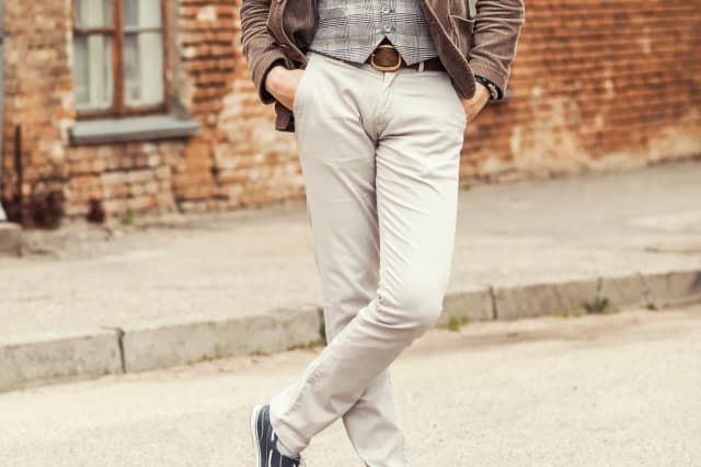 Jakie buty do białych spodni męskich - stylowe propozycje na każdą okazję Jakie buty do białych spodni męskich - stylowe propozycje na każdą okazję