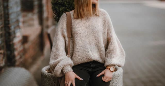 Jaka włóczka na sweter? Wybierz najlepszą dla ciepła i komfortu Jaka włóczka na sweter? Wybierz najlepszą dla ciepła i komfortu