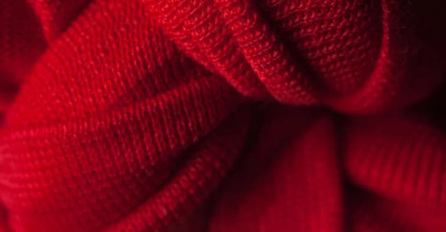 Jak wyprac kaszmirowy sweter, aby uniknąć zniszczenia materiału Jak wyprac kaszmirowy sweter, aby uniknąć zniszczenia materiału