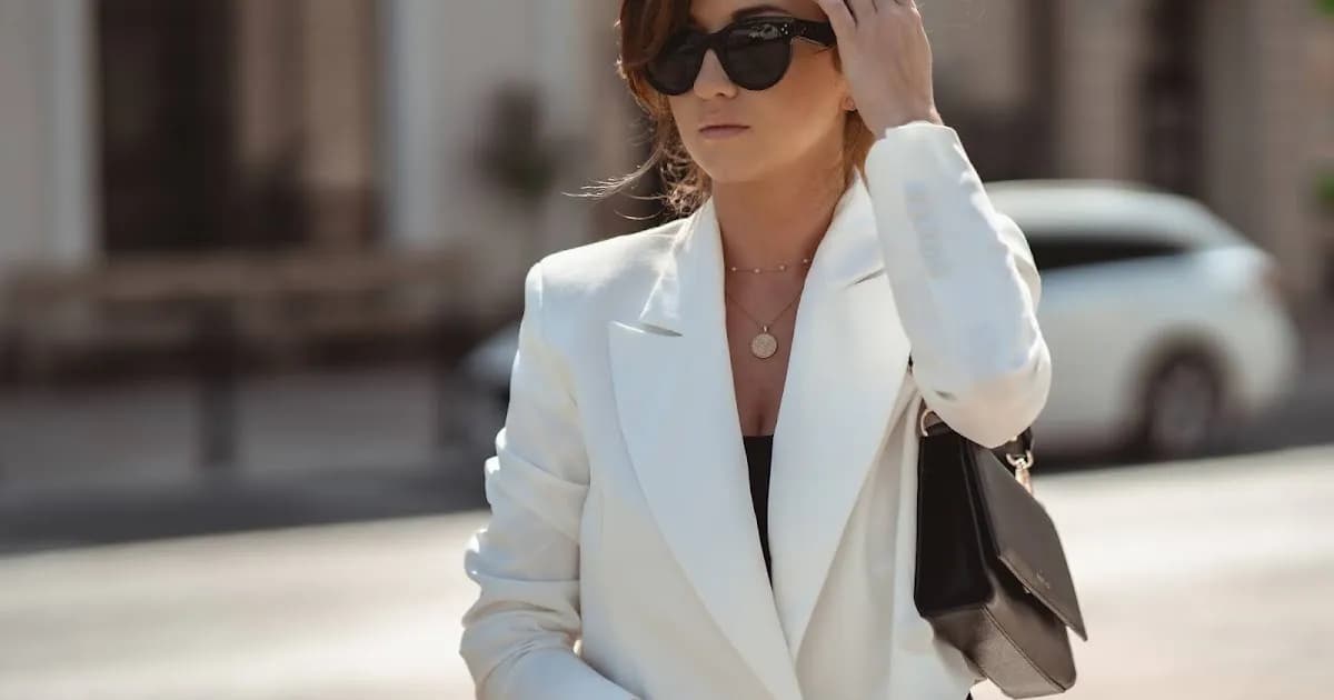 Jaką bluzkę pod żakiet wybrać, by wyglądać elegancko i stylowo? Jaką bluzkę pod żakiet wybrać, by wyglądać elegancko i stylowo?